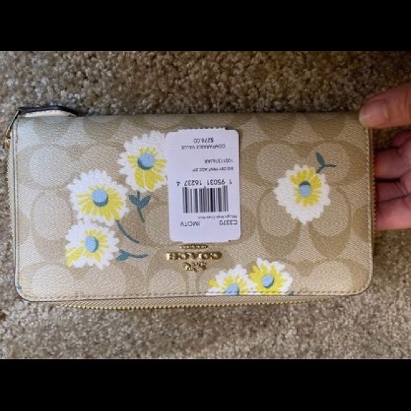 Coach Daisy print handbag and matching wallet. - Picture 6 of 7